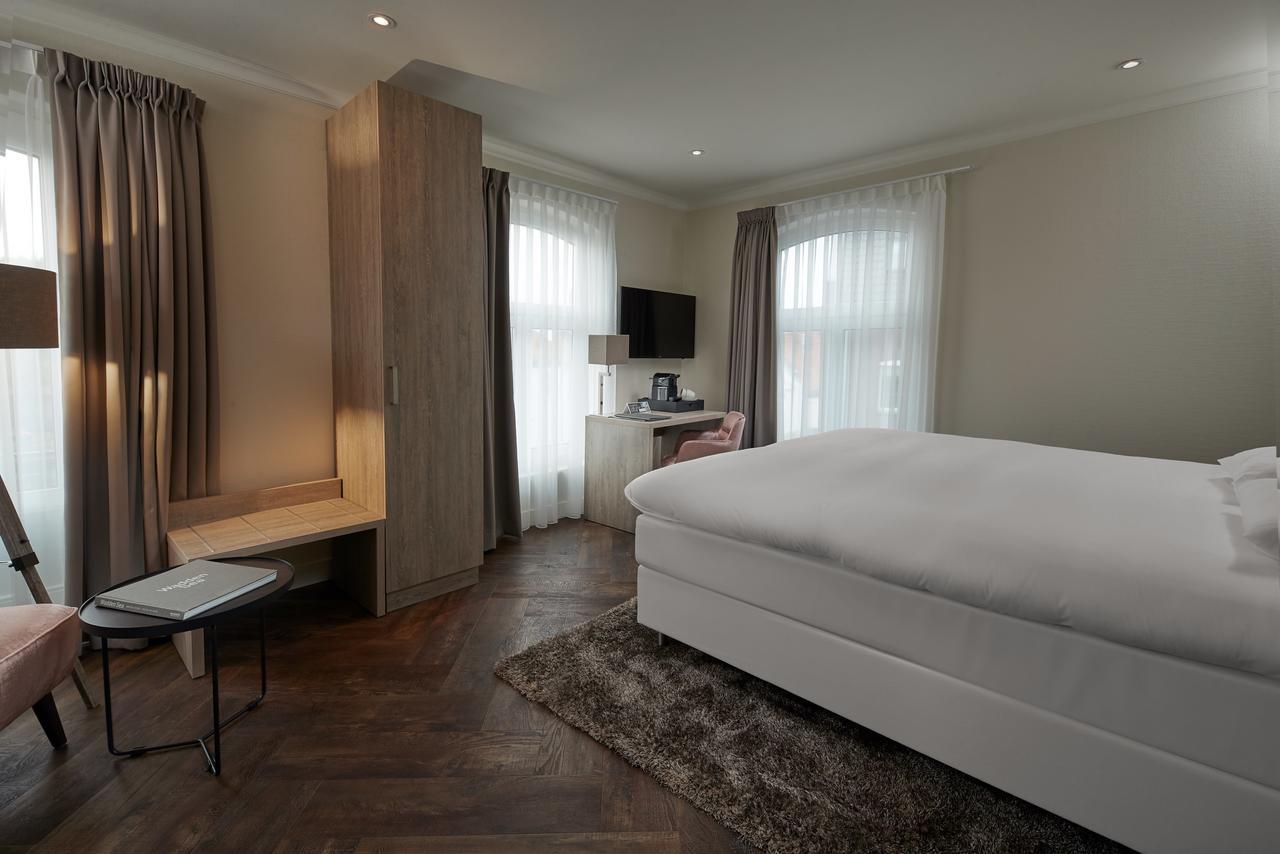 Deluxe Double Room Bath,665030859:JPEG